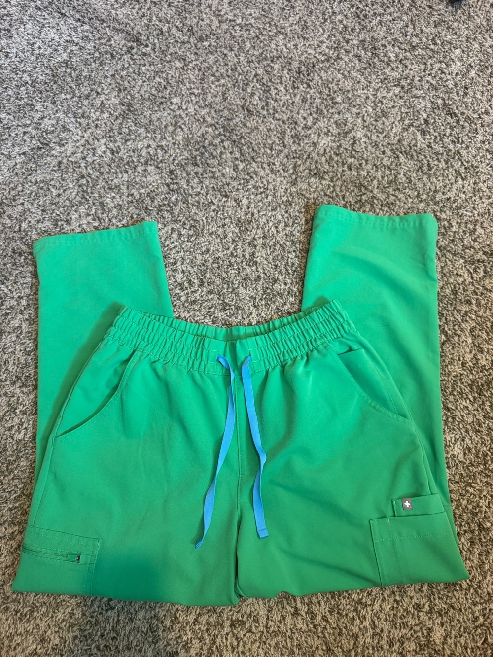 Figs Women's Dowa High Waisted Scrub Pants in Emerald